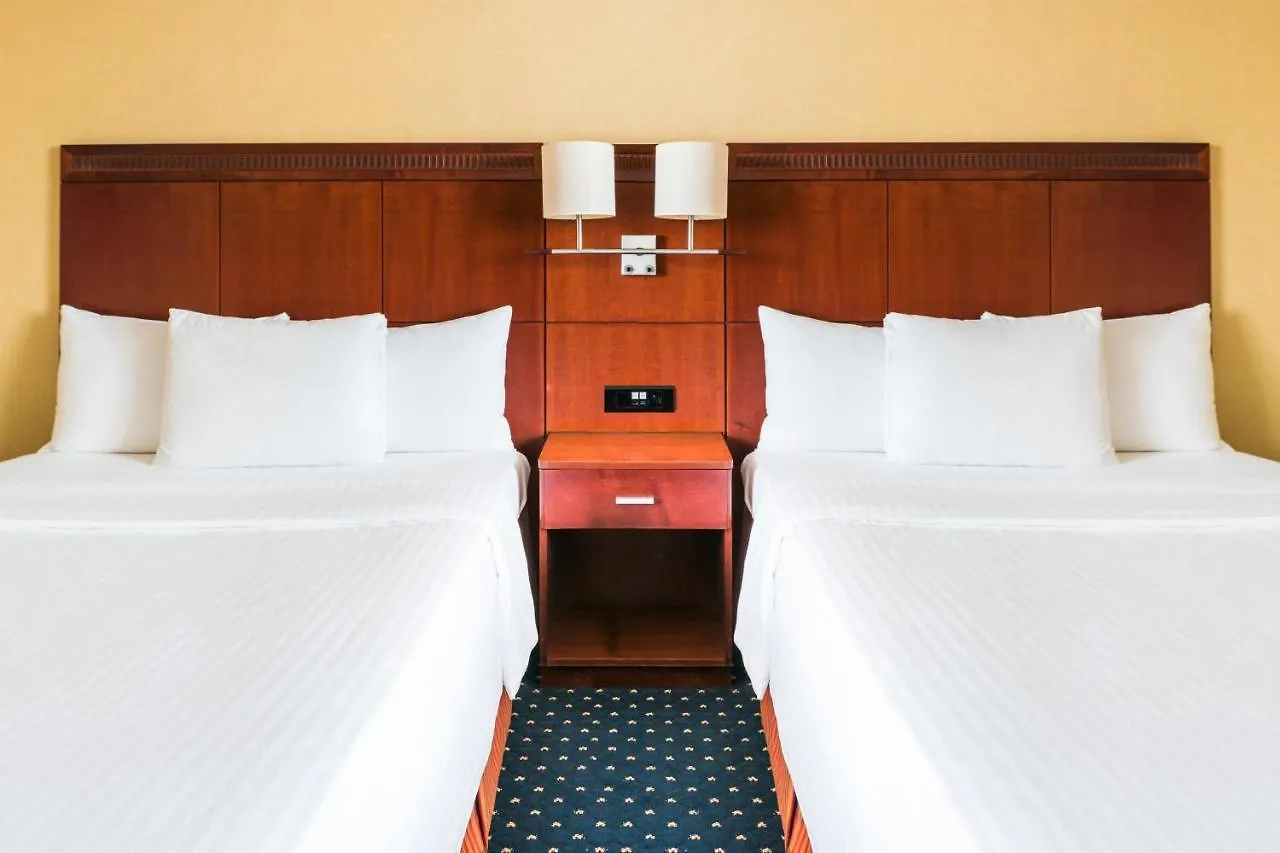Hotel Courtyard By Marriott Prague City