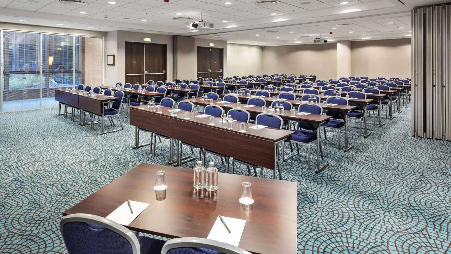 Courtyard By Marriott Prague City 4*,
