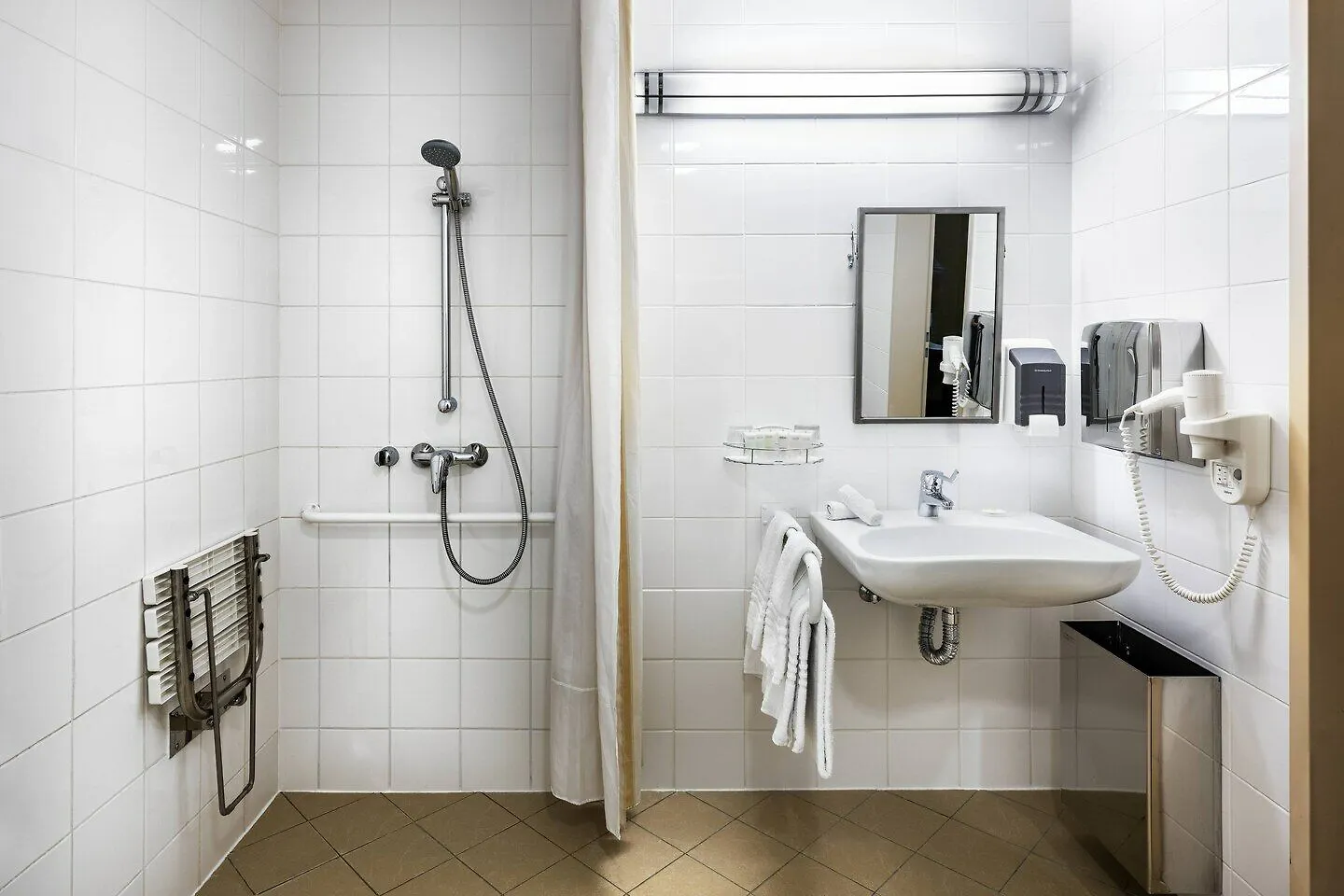 Courtyard By Marriott Prague City Hotel