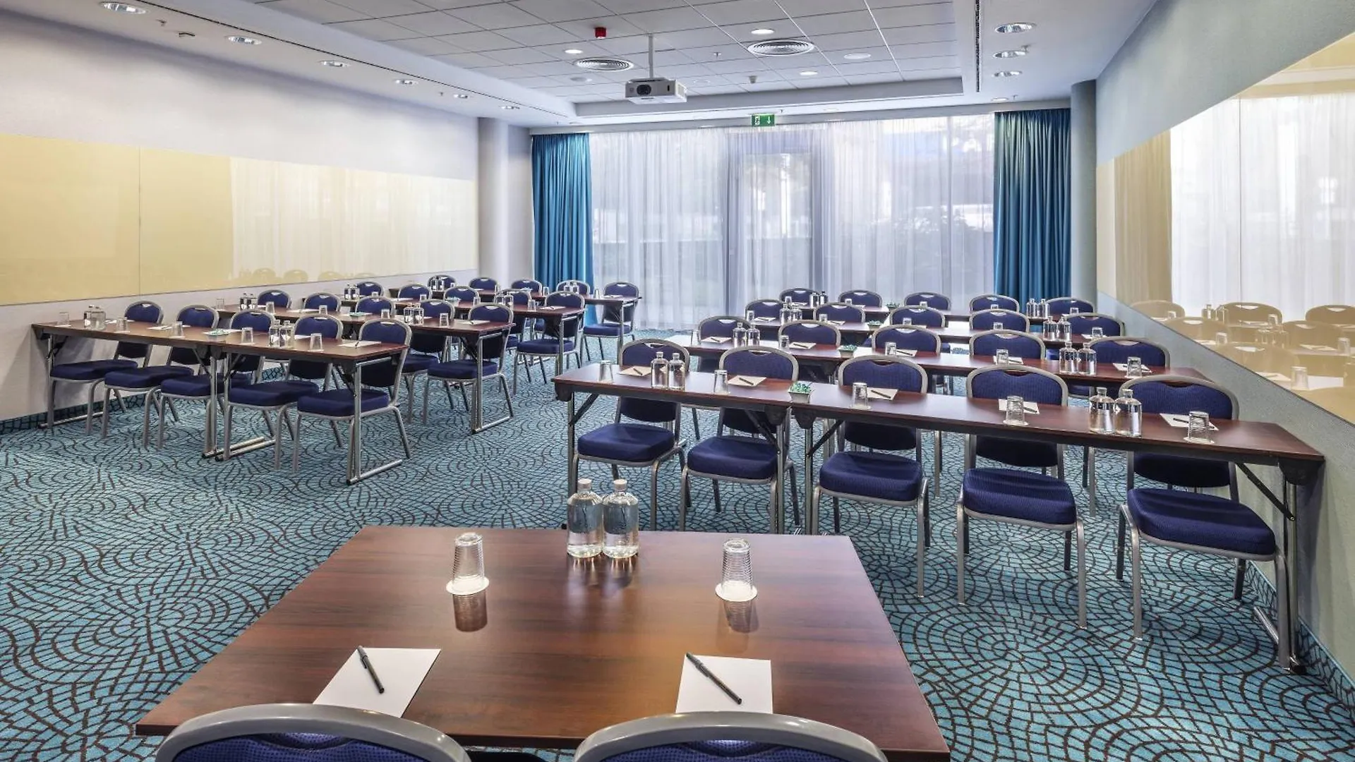 Courtyard By Marriott Prague City