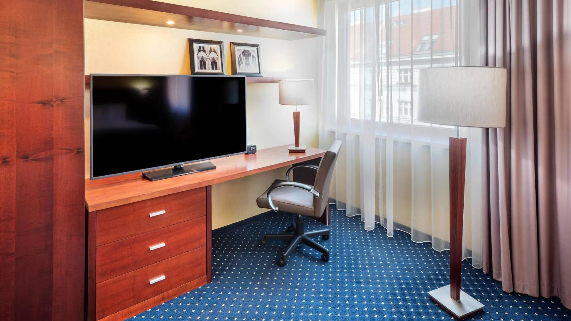 Courtyard By Marriott Prague City
